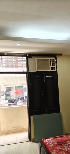Room in 3 BHK Builder Floor at Sushant Lok ii – for Rent
