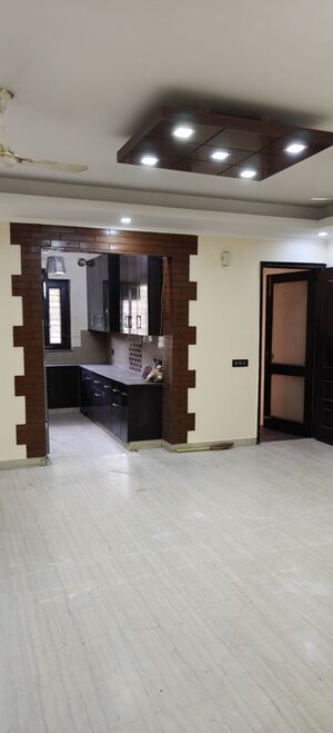 Room in 3 BHK Builder Floor at Sushant Lok ii – for Rent