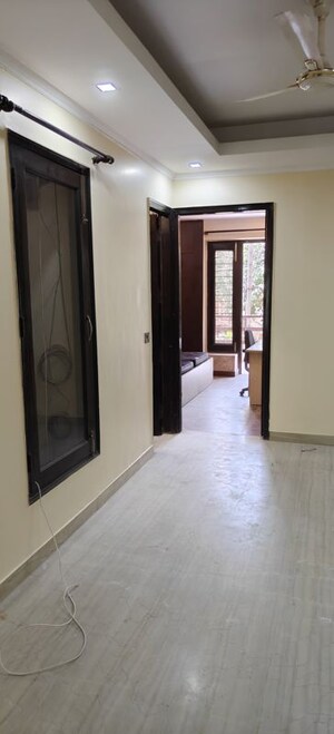 Room in 3 BHK Builder Floor at Sushant Lok ii – for Rent