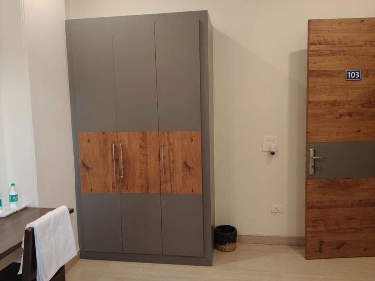 Room, sector 92 6+ Bedroom 5000 Sq.Ft. Independent House In Sector 92 Noida 10386786