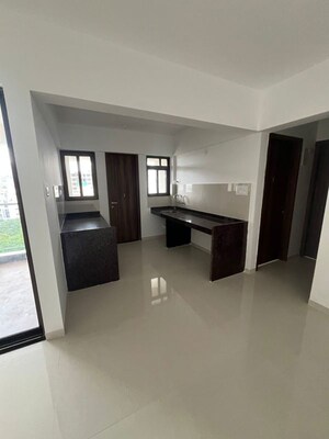 Room in 2 BHK Apartment at ARV Uthville, Kharadi – for Rent