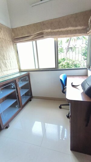Team Area in 2 BHK Apartment at Prabhadevi – for Rent
