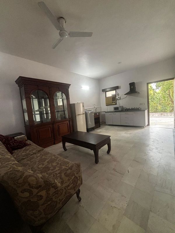 4 BHK + Extra Room Builder Floor For Rent in Vasant Vihar