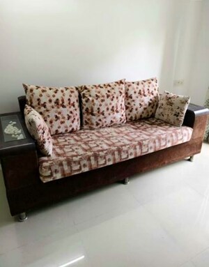 Living Room in 1.5 BHK Apartment at Yamuna CHS Mulund West, Mulund West – for Rent
