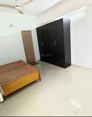Room in 1.5 BHK Apartment at Yamuna CHS Mulund West, Mulund West – for Rent