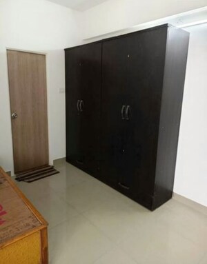 Room in 1.5 BHK Apartment at Yamuna CHS Mulund West, Mulund West – for Rent