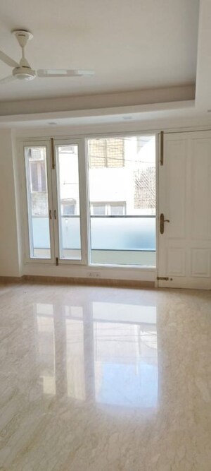 Room in 4 BHK Builder Floor at Greater Kailash ii – for Rent