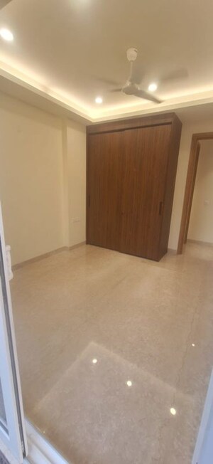 Room in 3 BHK Builder Floor at Green Fields Colony – for Rent