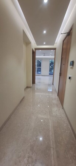 Building Lobby in 3 BHK Builder Floor at Green Fields Colony – for Rent