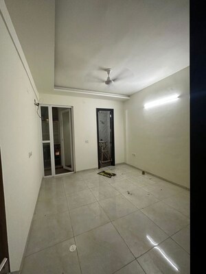 Room in 3 BHK Apartment at Preet Colony – for Rent