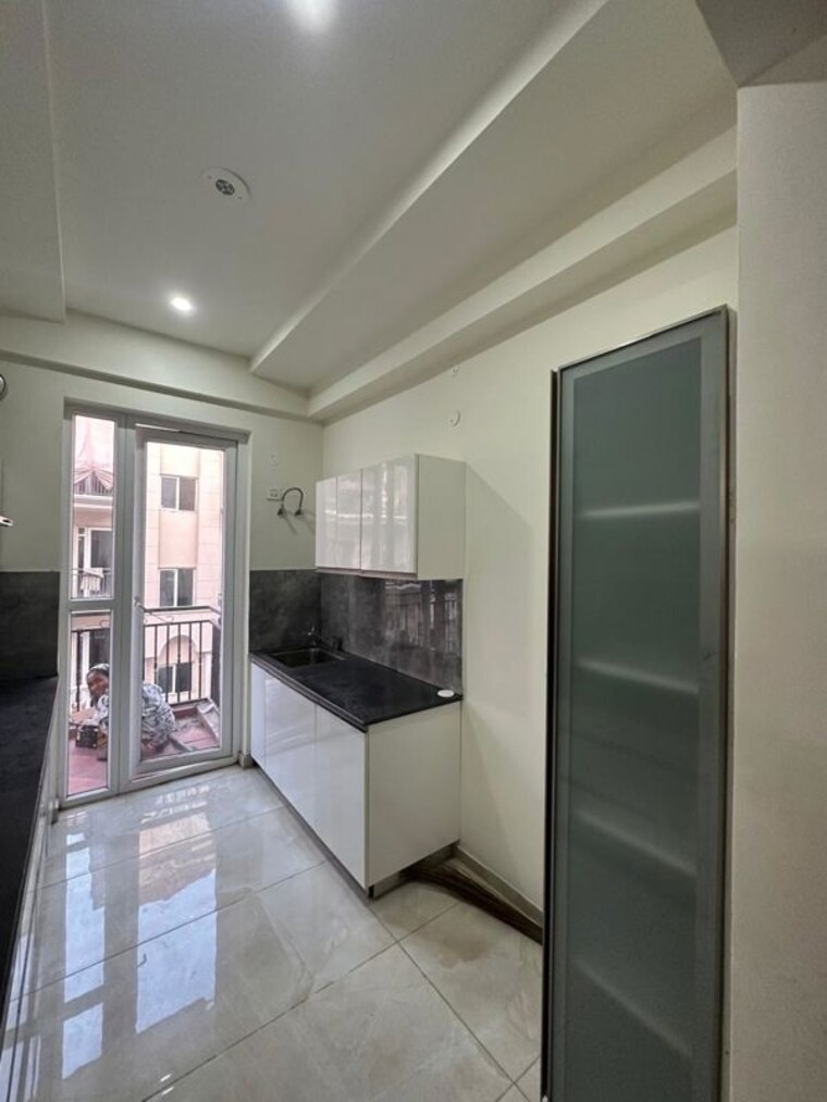 Parking, preet colony 3 Bedroom 1710 Sq.Ft. Apartment In Preet Colony Zirakpur 10383896