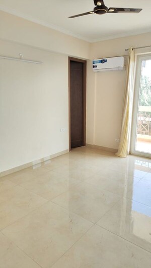 Room in 3 BHK Apartment at Affinity Greens, International Airport Road – for Rent