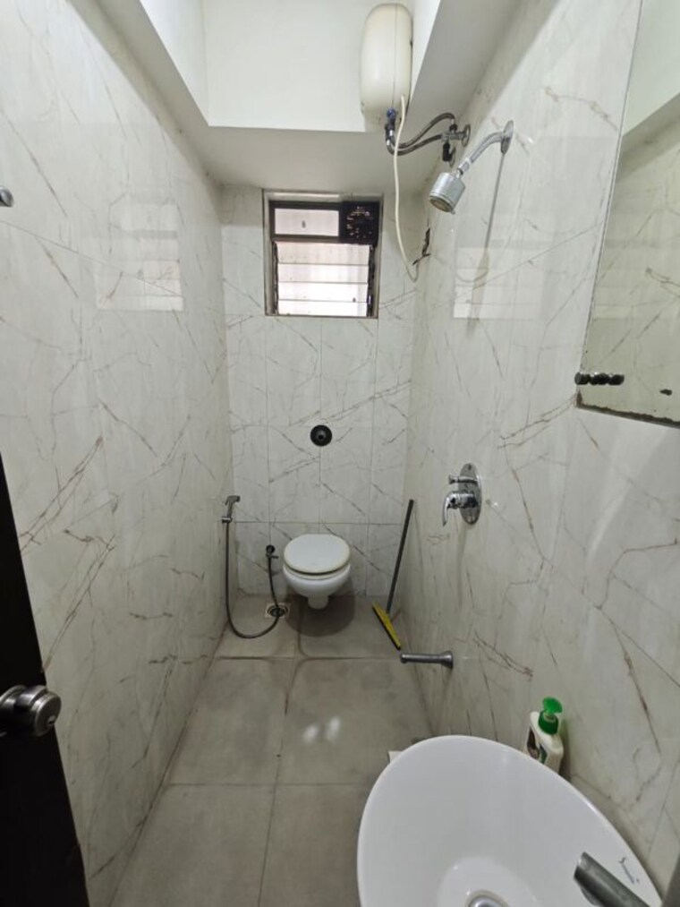Bathroom, ajmera-beverly-hills-and-royal-empire 3 Bedroom 1275 Sq.Ft. Apartment In Andheri West Mumbai 10387018