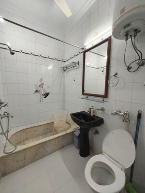 Team Area in 3 BHK Builder Floor at Kalkaji – for Rent