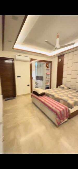 Bedroom in 4 BHK Builder Floor at Sector 41 – for Rent