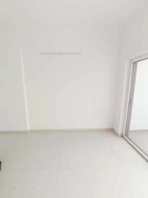 Room in 2 BHK Apartment at Runwal The Central Park, Chinchwad – for Rent