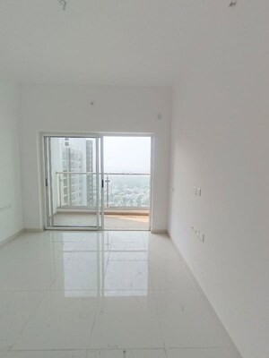 Room in 2 BHK Apartment at Runwal The Central Park, Chinchwad – for Rent