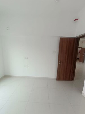 Room in 2 BHK Apartment at Runwal The Central Park, Chinchwad – for Rent