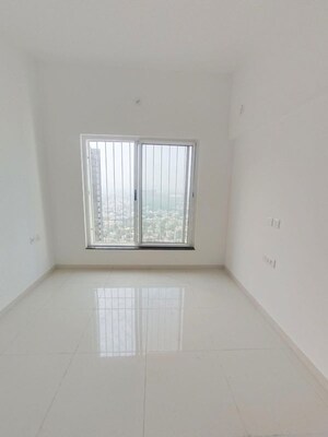 Room in 2 BHK Apartment at Runwal The Central Park, Chinchwad – for Rent