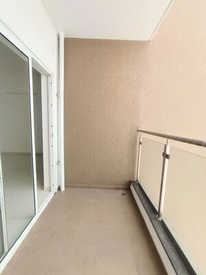 Room in 2 BHK Apartment at Runwal The Central Park, Chinchwad – for Rent