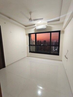 Room in 2 BHK Apartment at Kalpataru Magnus, Bandra East – for Rent