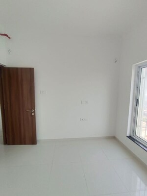 Room in 2 BHK Apartment at Runwal The Central Park, Chinchwad – for Rent