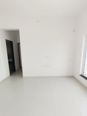 Room in 2 BHK Apartment at Runwal The Central Park, Chinchwad – for Rent