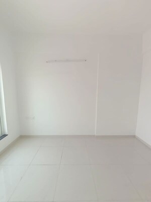Room in 2 BHK Apartment at Runwal The Central Park, Chinchwad – for Rent