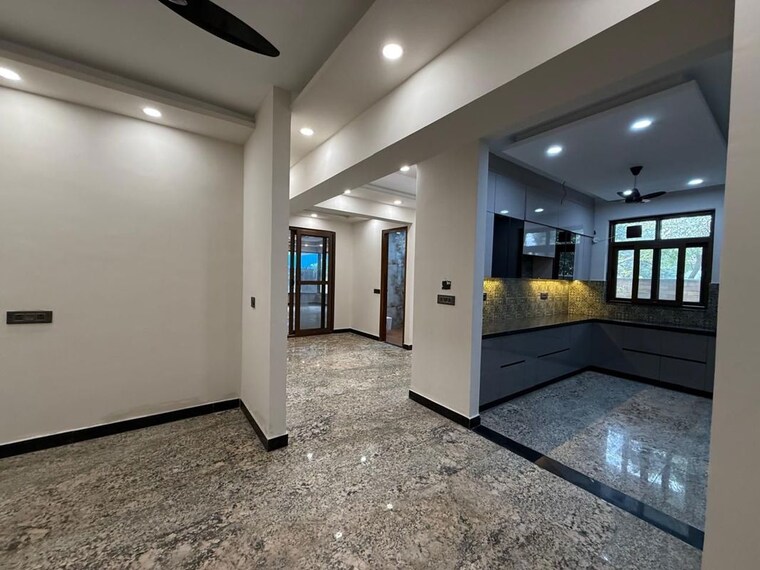  Parking, rwa-apartments-sector-93 3 Bedroom 300 Sq.Mt. Independent House In Sector 93 Noida 10387160