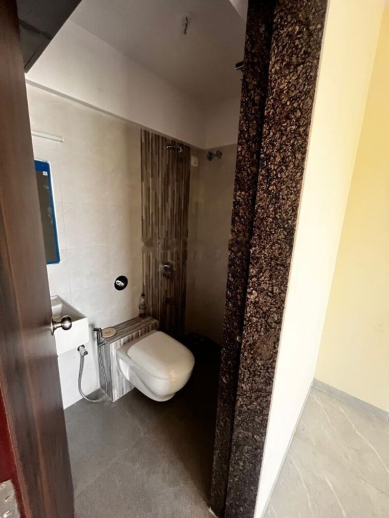 Bathroom, atul-horizon 1.5 Bedroom 675 Sq.Ft. Apartment In Bhandup West Mumbai 10387174