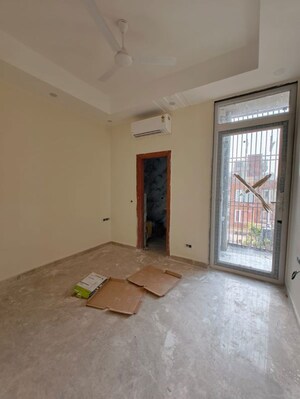 Room in 3 BHK Builder Floor at Chittaranjan Park – for Sale