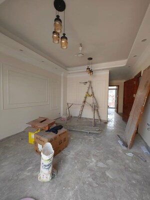 Parking in 3 BHK Builder Floor at Chittaranjan Park – for Sale