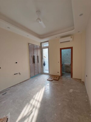 Room in 3 BHK Builder Floor at Chittaranjan Park – for Sale
