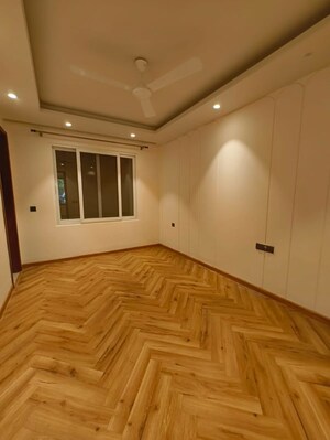 Room in 3 BHK Builder Floor at Greater Kailash Part 3 – for Rent