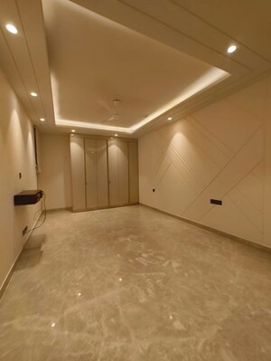 Room in 3 BHK Builder Floor at Greater Kailash Part 3 – for Rent