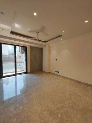 Room in 3 BHK Builder Floor at Greater Kailash Part 3 – for Rent