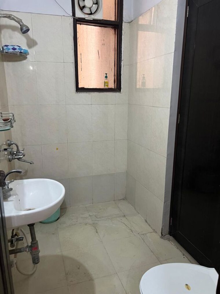 Bathroom, omaxe-nri-city-apartments 1 Bedroom 700 Sq.Ft. Independent House In Omega Ii Greater Noida Greater Noida 10387175