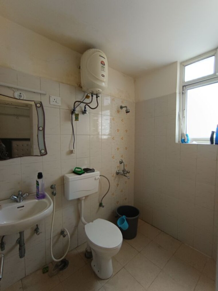 Bathroom, shree-vardhman-mantra 2 Bedroom 900 Sq.Ft. Apartment In Sector 67 Gurgaon 10387266