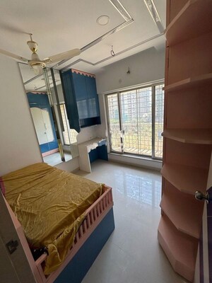 Team Area in 2 BHK Apartment at Unique Poonam Estate Cluster 3, Mira Road – for Rent