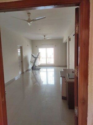 Room in 3 BHK Apartment at G M Reddys Royale Apartments, Bellandur – for Rent