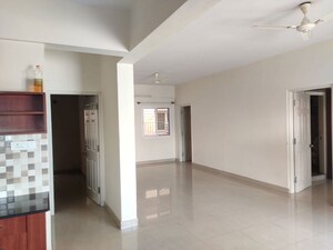 Room in 3 BHK Apartment at G M Reddys Royale Apartments, Bellandur – for Rent