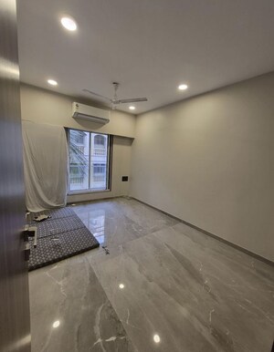 Room in 3 BHK Apartment at Kabra Primera, Juhu – for Rent