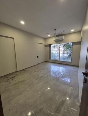 Room in 3 BHK Apartment at Kabra Primera, Juhu – for Rent