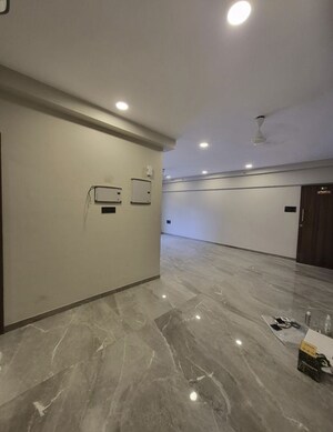 Room in 3 BHK Apartment at Kabra Primera, Juhu – for Rent