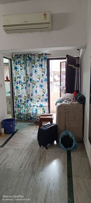 Team Area in 2 BHK Apartment at Shatabdi Vihar, Sector 52 – for Rent