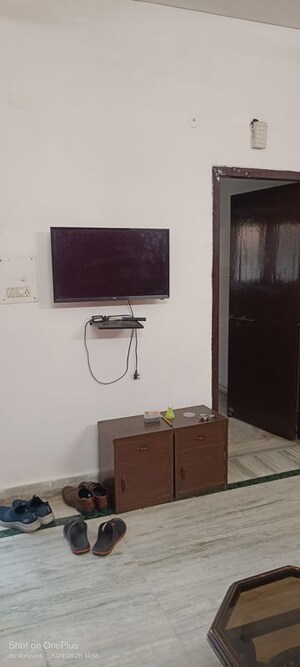 Furnished Amenities in 2 BHK Apartment at Shatabdi Vihar, Sector 52 – for Rent