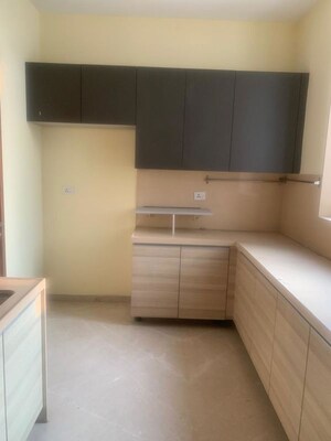 Room in 3 BHK Apartment at Hiranandani Meadows, Manpada – for Rent