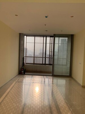 Room in 3 BHK Apartment at Hiranandani Meadows, Manpada – for Rent