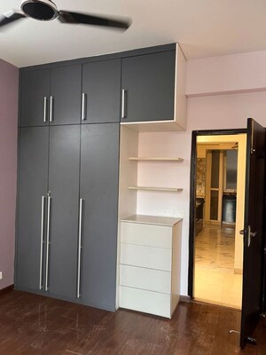 Room in 3.5 BHK Apartment at Paras Irene, Sector 70a – for Sale