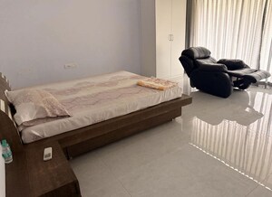 Bedroom in 4 BHK Apartment at Rajpuriya Bhavan, Vile Parle East – for Rent